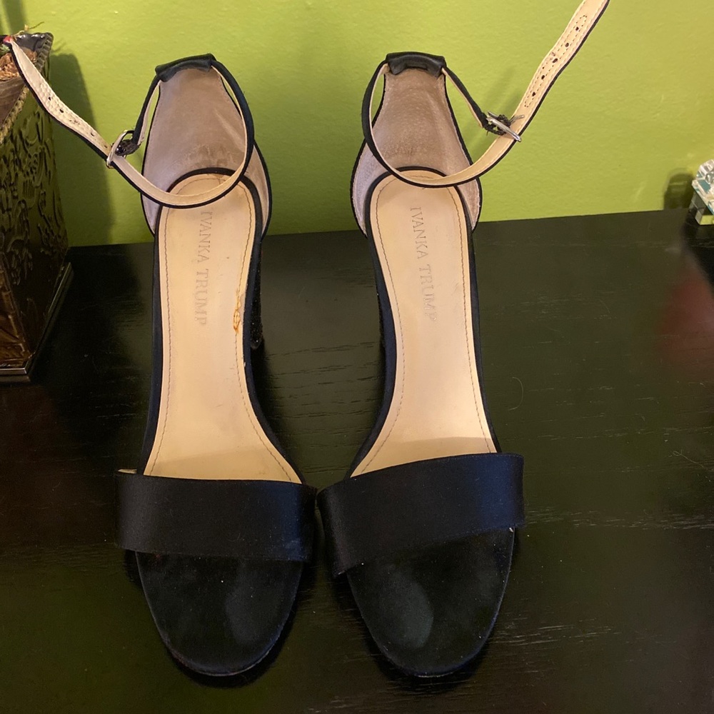 Ivanka Trump navy blue chunky heels